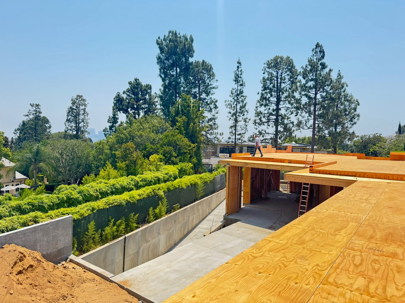 Beverly Hills Alpine Dr custom home, on-site photograph 15