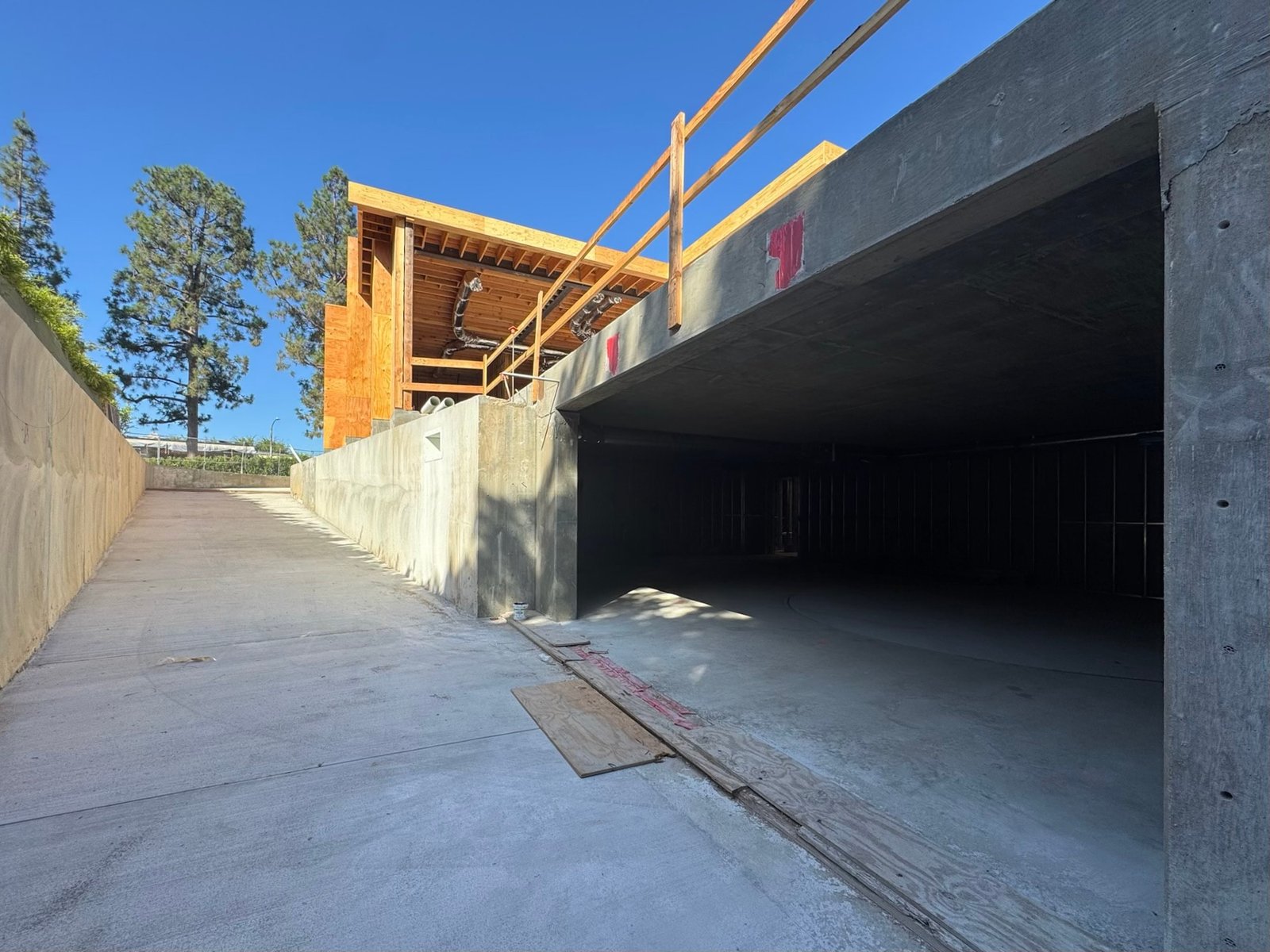 Beverly Hills Alpine Dr custom home, on-site photograph 33
