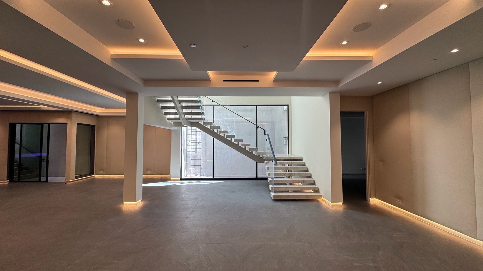 Beverly Hills Camden Dr custom home, on-site photograph 38