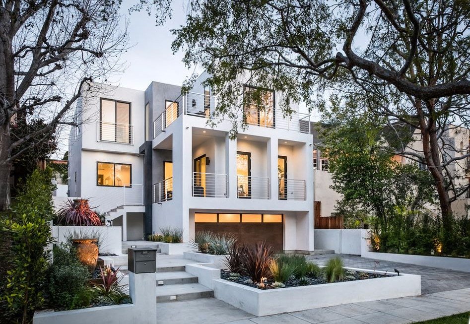 Beverly Hills custom residence on Fairburn Ave (The Water Court) by HR Development Inc.