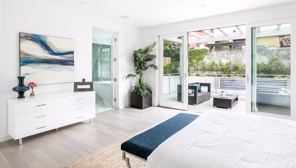 Beverly Hills Fairburn Ave custom home, on-site photograph 14