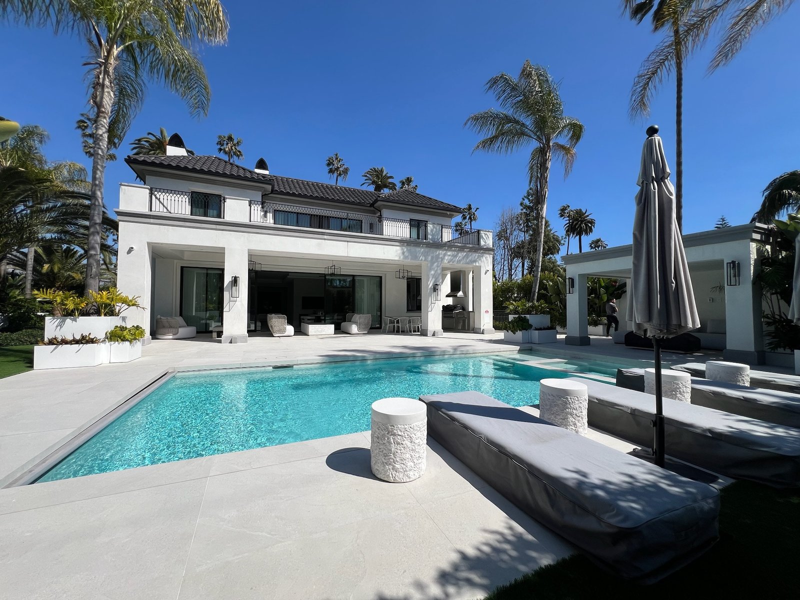 Beverly Hills custom residence on Foothill Dr (Terrace Sequence) by HR Development Inc.