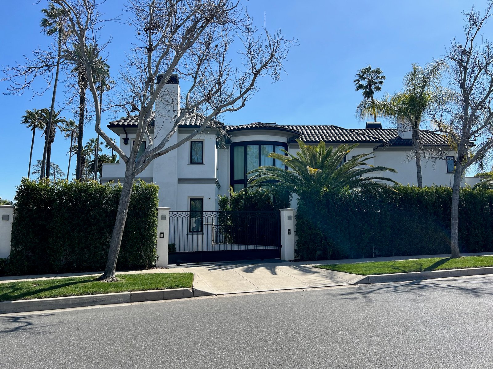 Beverly Hills Foothill Dr custom home, on-site photograph 33