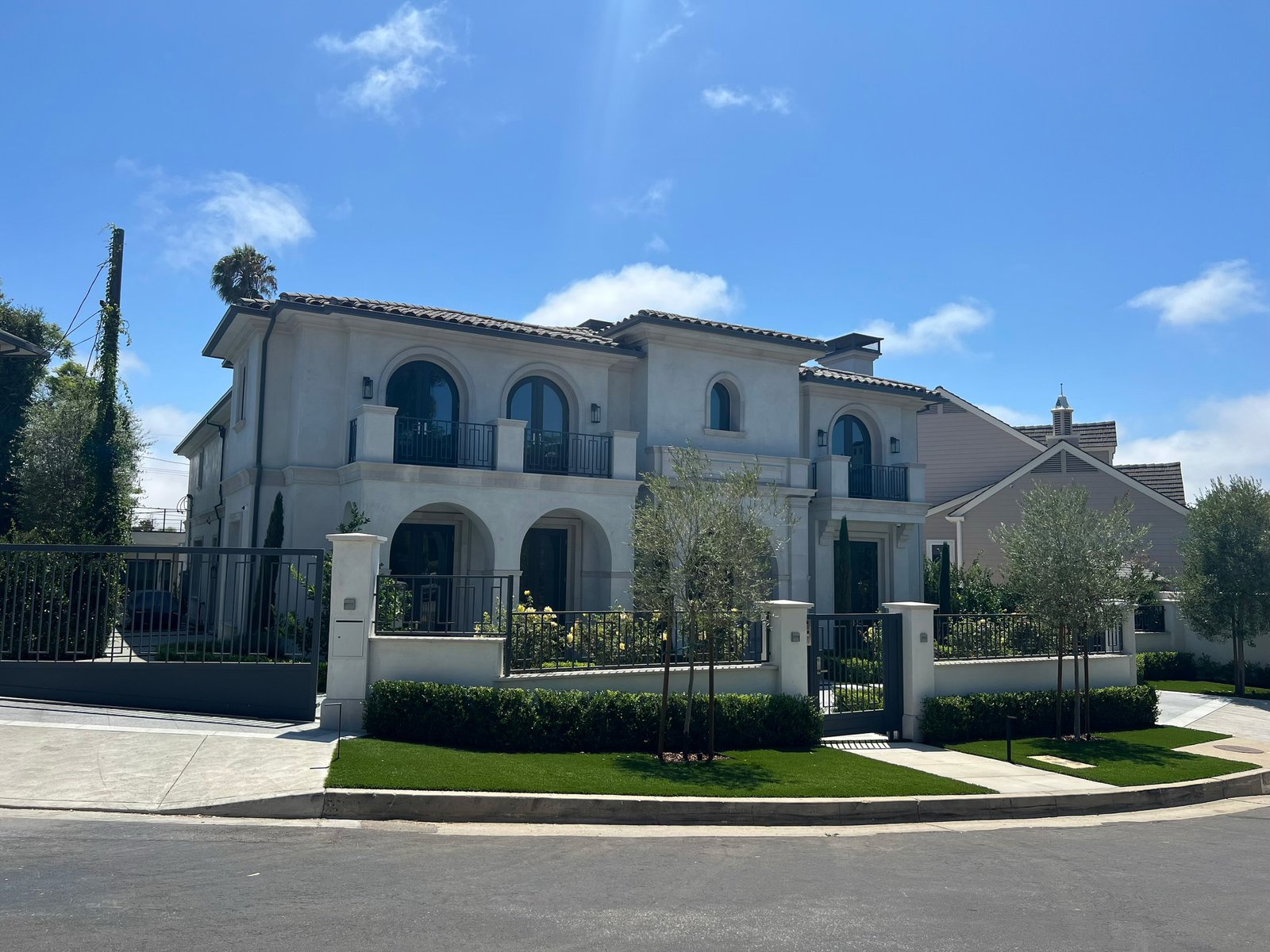Brentwood custom residence on Helena St (Urban Clarity) by HR Development Inc.