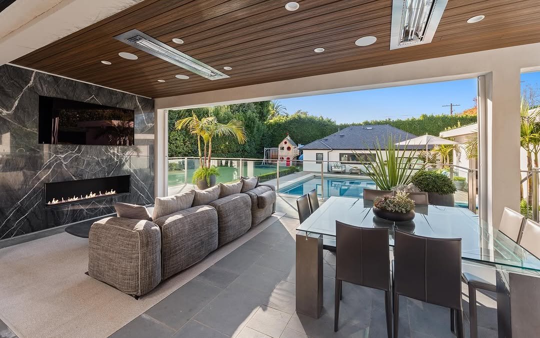 Brentwood custom residence on Moreno Dr (Volumes in Light) by HR Development Inc.