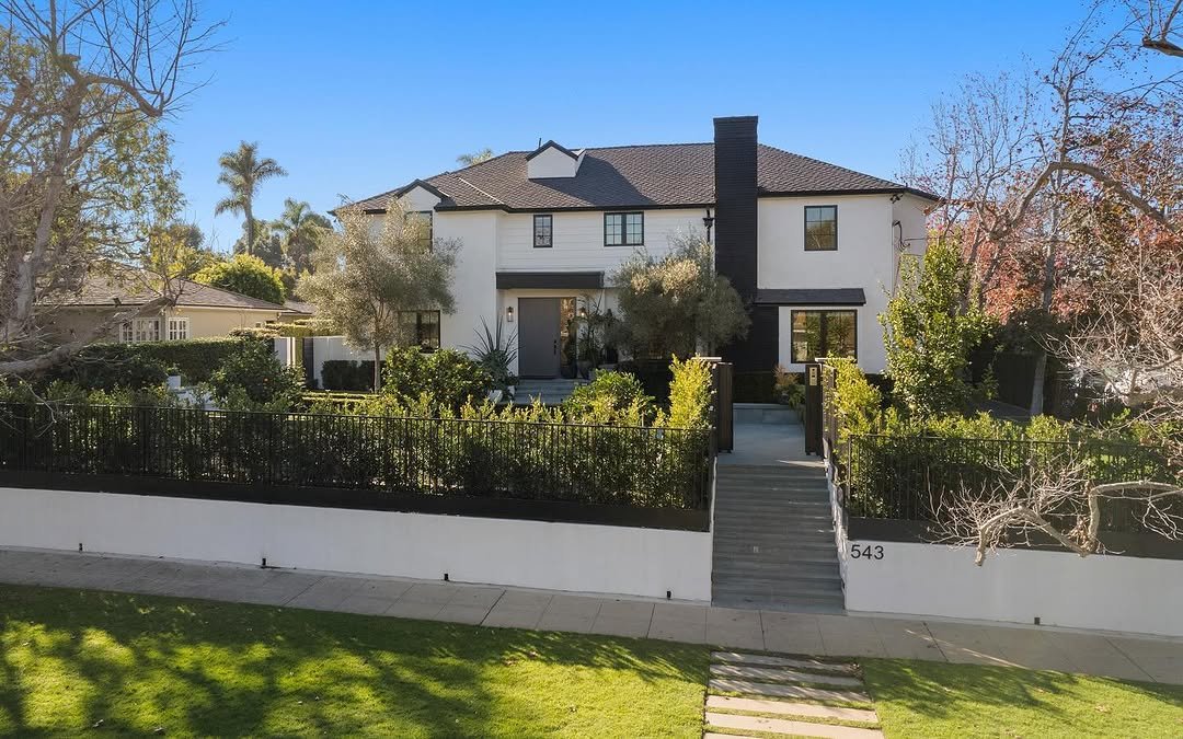 Brentwood Moreno Dr custom home, on-site photograph 13