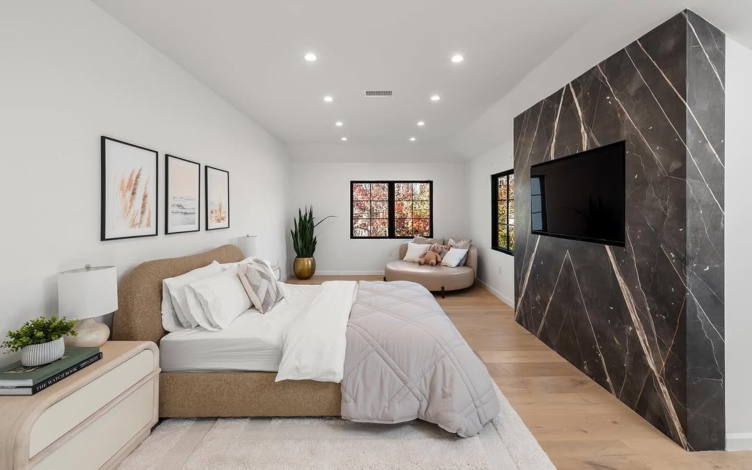 Brentwood Moreno Dr custom home, on-site photograph 18