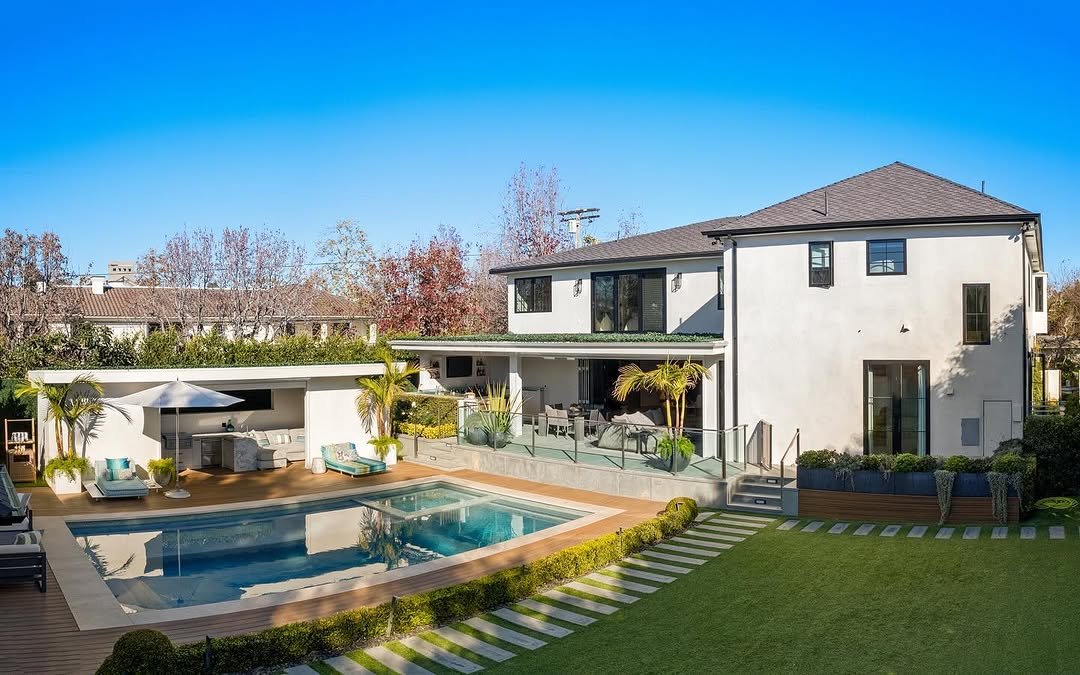 Brentwood Moreno Dr custom home, on-site photograph 19