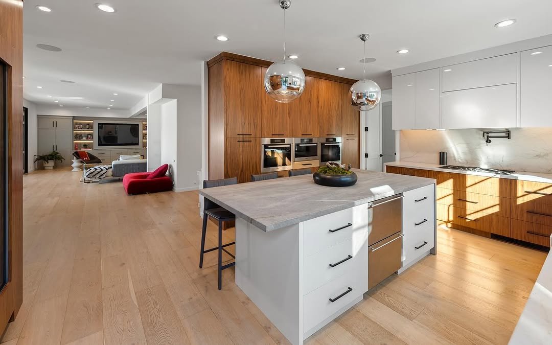 Brentwood Moreno Dr custom home, on-site photograph 21