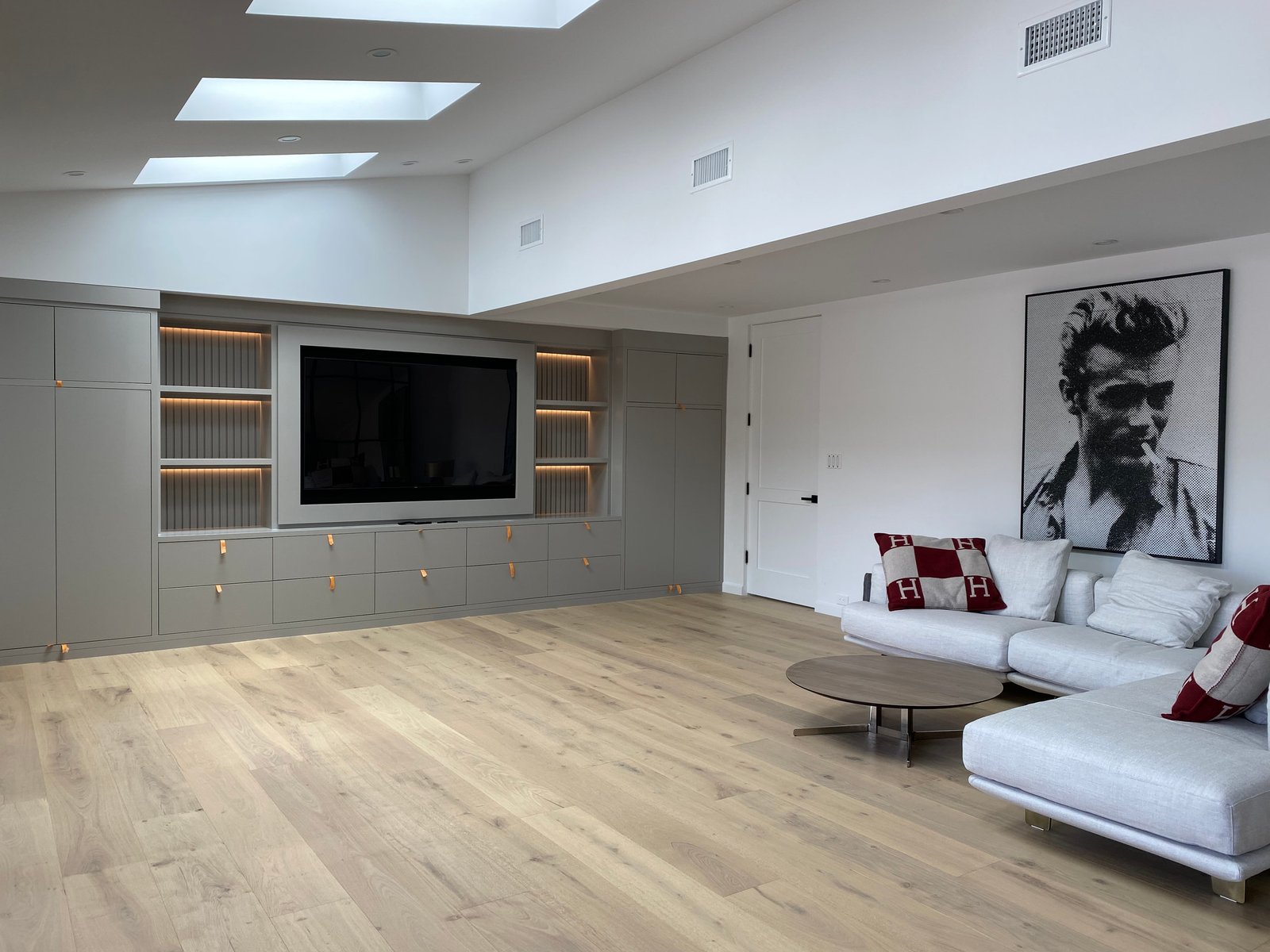 Brentwood Moreno Dr custom home, on-site photograph 3