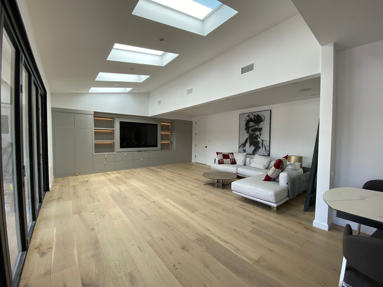 Brentwood Moreno Dr custom home, on-site photograph 4