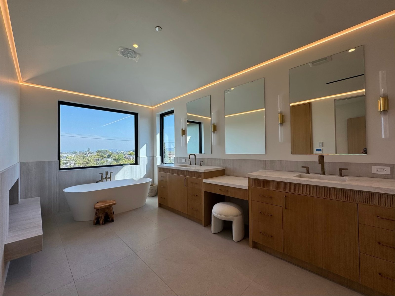 Mar Vista Mountain View Ave custom home, on-site photograph 12