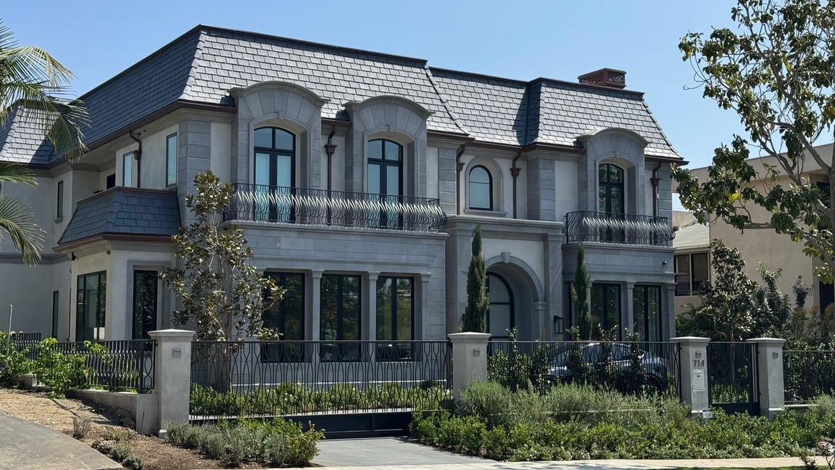 Beverly Hills custom residence on Camden Dr by HR Development Inc.